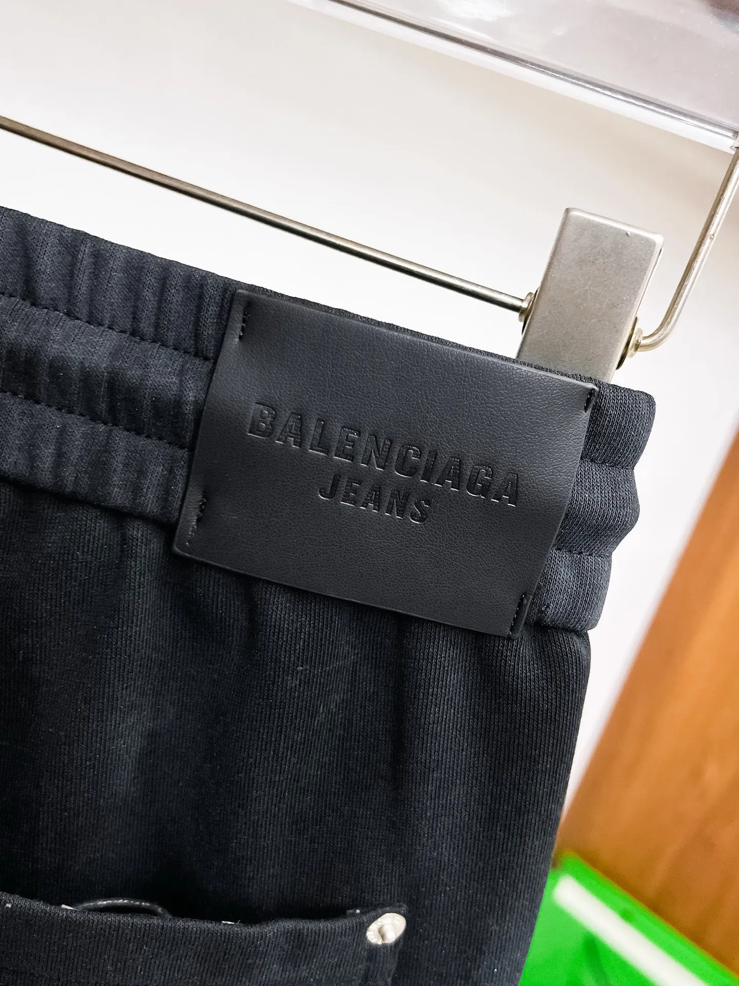 Balenciaga 🆕2026 Autumn and Winter New Arrival Casual Pants! The official website will be released simultaneously. Brand Classic LOGO casual pants, customized fabrics, excellent comfort and strong touch. Highly recognisable, perfect appearance and craftsmanship. Size:M-3XL